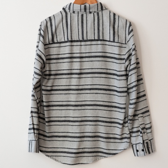 Men’s Medium Shouthouse long sleeve button up Grey Striped Flannel Super Soft - Picture 4 of 9